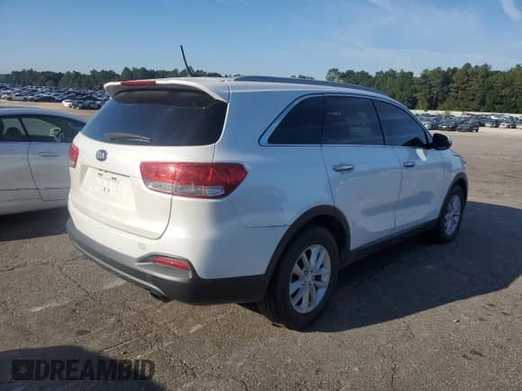 2017 Kia Sorento LX z VIN 5XYPG4A55HG208957, wystawiony jako Copart lot #84598385 z przebiegiem 136 286 mil mil oraz Czysty tytuł • Clean title. Historia ofert i sprzedaży dostępna na DreamBid. Obrazek 3.