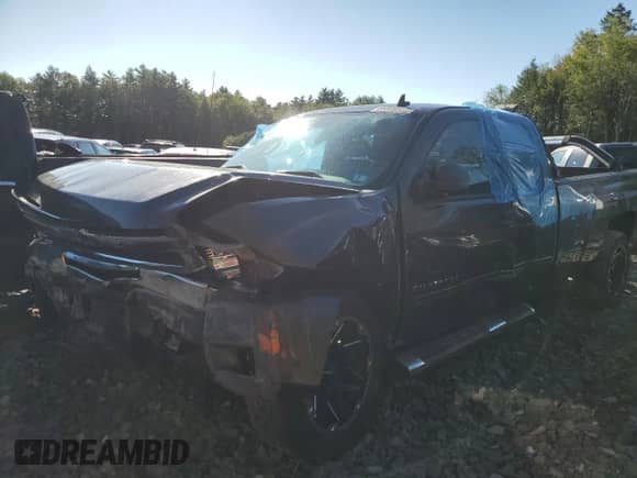 2011 Chevrolet Silverado 1500 LT with VIN 1GCRKSE02BZ333689, listed as a Copart auction lot 69309855 with 120,443 mi miles and Salvage title. Bid and sale history available at DreamBid. Image 1.