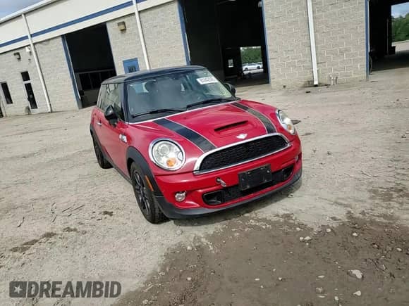 2013 MINI Hardtop S with VIN WMWSV3C5XDT392313, listed as a Copart auction lot 84942945 with 64,086 mi miles and Salvage title. Bid and sale history available at DreamBid. Image 13.