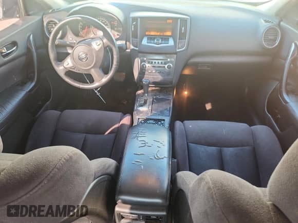 2014 Nissan Maxima SV z VIN 1N4AA5AP9EC456200, wystawiony jako Copart lot #82741985 z przebiegiem 172 210 mil mil oraz Czysty tytuł • Clean title. Historia ofert i sprzedaży dostępna na DreamBid. Obrazek 8.