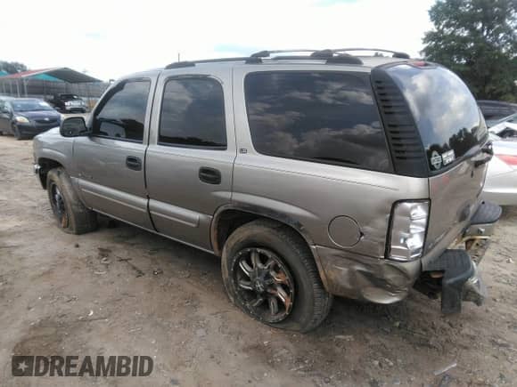 2000 Chevrolet Tahoe LS z VIN 1GNEK13T4YJ208620, wystawiony jako IAAI lot #43106045 z przebiegiem 268 863 mil mil oraz . Historia ofert i sprzedaży dostępna na DreamBid. Obrazek 3.