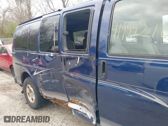2004 Chevrolet Express Passenger с VIN 1GBFG15T441159106, выставлен на аукционе IAAI как лот 41999210 с пробегом 245 286 миль миль и . История ставок и продаж доступна на DreamBid. Изображение 18.