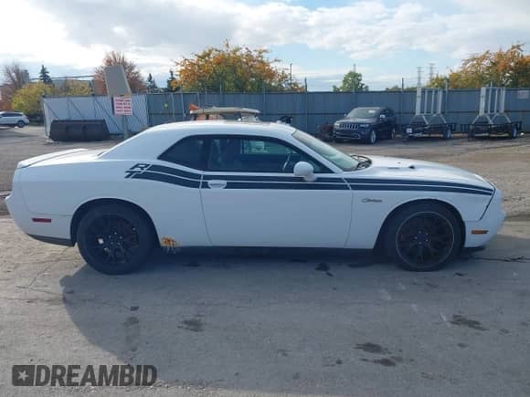 2013 Dodge Challenger R/T Plus z VIN 2C3CDYBTXDH531266, wystawiony jako IAAI lot #43506450 z przebiegiem 74 712 mil mil oraz . Historia ofert i sprzedaży dostępna na DreamBid. Obrazek 13.