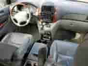 2005 Toyota Sienna XLE z VIN 5TDBA22CX5S051132, wystawiony jako Copart lot #84712135 z przebiegiem 179 807 mil mil oraz Szkoda całkowita • Salvage title. Historia ofert i sprzedaży dostępna na DreamBid. Obrazek 8.