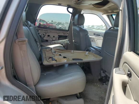 2004 Chevrolet Tahoe LT z VIN 1GNEK13T24J275873, wystawiony jako Copart lot #61852965 z przebiegiem 257 875 mil mil oraz Czysty tytuł • Clean title. Historia ofert i sprzedaży dostępna na DreamBid. Obrazek 11.