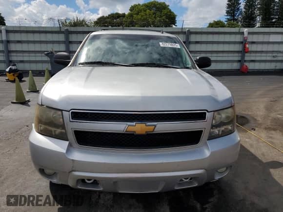 2010 Chevrolet Suburban LS с VIN 1GNUKHE33AR146166, выставлен на аукционе Copart как лот 82279825 с пробегом 160 236 миль миль и Чистый • Clean title. История ставок и продаж доступна на DreamBid. Изображение 5.