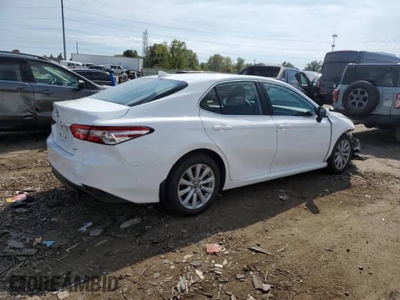 2020 Toyota Camry LE z VIN 4T1C11AK5LU867533, wystawiony jako Copart lot #80625765 z przebiegiem 71 675 mil mil oraz Szkoda całkowita • Salvage title. Historia ofert i sprzedaży dostępna na DreamBid. Obrazek 3.