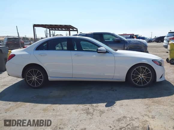2019 Mercedes-Benz C 300 с VIN 55SWF8DB6KU287656, выставлен на аукционе IAAI как лот 42754004 с пробегом 66 579 миль миль и . История ставок и продаж доступна на DreamBid. Изображение 13.