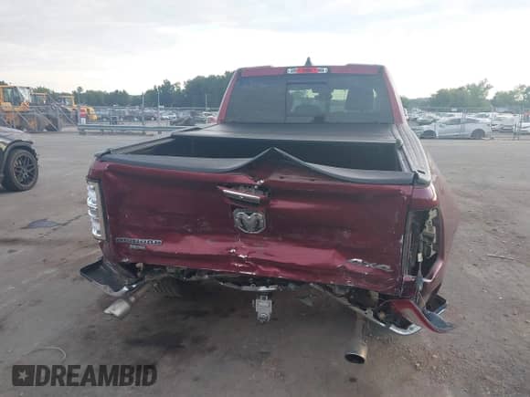 2020 Ram 1500 Big Horn z VIN 1C6SRFBT6LN125026, wystawiony jako IAAI lot #43127444 z przebiegiem 140 571 mil mil oraz . Historia ofert i sprzedaży dostępna na DreamBid. Obrazek 16.