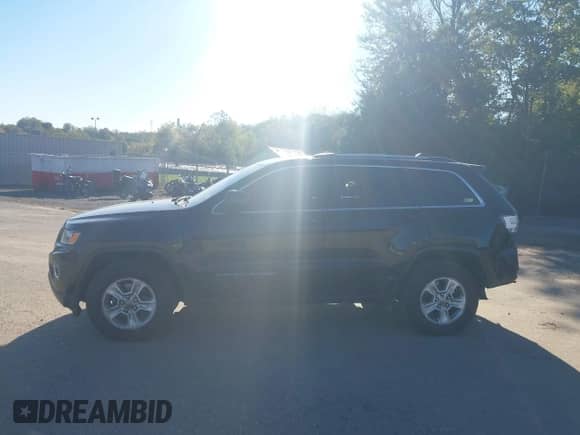 2014 Jeep Grand Cherokee Laredo z VIN 1C4RJFAG2EC392312, wystawiony jako IAAI lot #43394833 z przebiegiem 135 882 mil mil oraz . Historia ofert i sprzedaży dostępna na DreamBid. Obrazek 14.