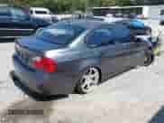 2007 BMW 3 Series 328i z VIN WBAVA33587KX81194, wystawiony jako IAAI lot #43087942 z przebiegiem 168 267 mil mil oraz . Historia ofert i sprzedaży dostępna na DreamBid. Obrazek 4.