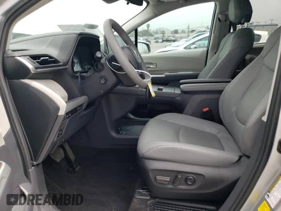 2024 Toyota Sienna Limited с VIN 5TDZRKEC3RS181746, выставлен на аукционе Copart как лот 58351374 с пробегом 6 262 миль миль и Списание • Salvage title. История ставок и продаж доступна на DreamBid. Изображение 7.