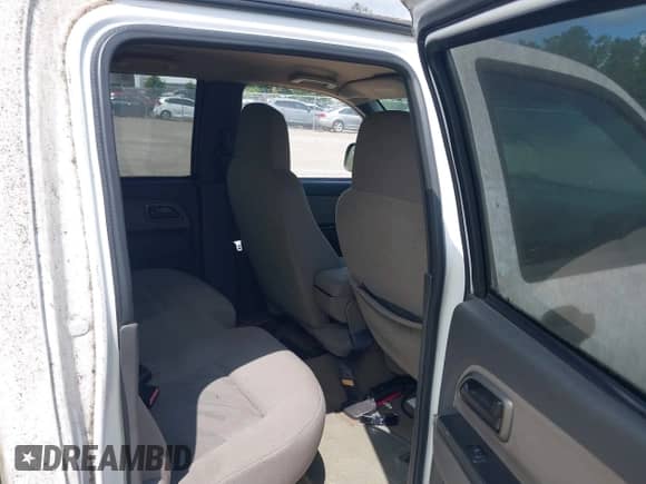2005 Chevrolet Colorado 1SE LS Z71 с VIN 1GCDT136858180318, выставлен на аукционе IAAI как лот 42968735 с пробегом 301 948 миль миль и . История ставок и продаж доступна на DreamBid. Изображение 8.