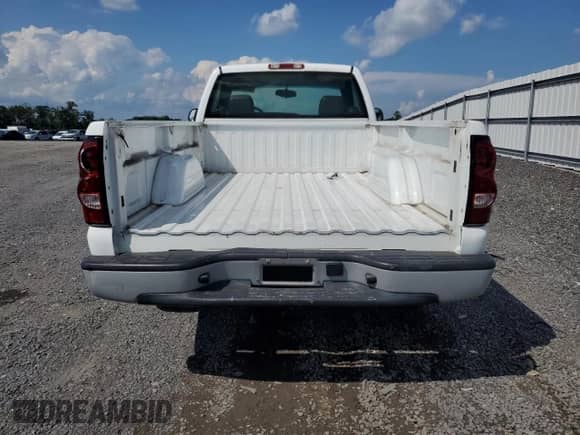 2007 Chevrolet Silverado 1500 Work Truck with VIN 1GCEC14X87Z171935, listed as a Copart auction lot 68707425 with 155,427 mi miles and Salvage title. Bid and sale history available at DreamBid. Image 6.