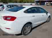 2017 Chevrolet Cruze LS z VIN 1G1BC5SM6H7219179, wystawiony jako IAAI lot #43449750 z przebiegiem 166 798 mil mil oraz . Historia ofert i sprzedaży dostępna na DreamBid. Obrazek 4.