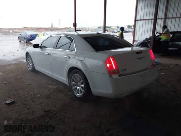 2013 Chrysler 300 C with VIN 2C3CCAET5DH674051, listed as a IAAI auction lot 42185032 with 71,983 mi miles and . Bid and sale history available at DreamBid. Image 3.