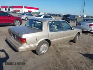 1992 Dodge Spirit z VIN 3B3XA4638NT238159, wystawiony jako IAAI lot #43300458 z przebiegiem 158 922 mil mil oraz . Historia ofert i sprzedaży dostępna na DreamBid. Obrazek 4.