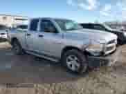 2016 Ram 1500 ST z VIN 1C6RR7FT0GS392572, wystawiony jako Copart lot #42344715 z przebiegiem 328 606 mil mil oraz Szkoda całkowita • Salvage title. Historia ofert i sprzedaży dostępna na DreamBid. Obrazek 4.