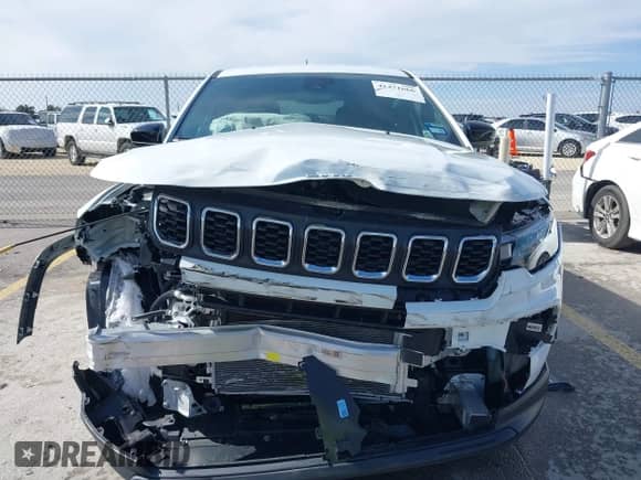 2025 Jeep Compass Sport z VIN 3C4NJDAN9ST516030, wystawiony jako IAAI lot #41471666 z przebiegiem 2 094 mil mil oraz . Historia ofert i sprzedaży dostępna na DreamBid. Obrazek 6.