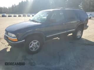 2000 Chevrolet Blazer LT z VIN 1GNDT13W8Y2119632, wystawiony jako Copart lot #47387175 z przebiegiem 140 356 mil mil oraz Szkoda całkowita • Salvage title. Historia ofert i sprzedaży dostępna na DreamBid. Obrazek 1.