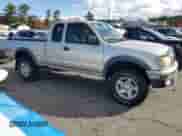 2003 Toyota Tacoma z VIN 5TEWN72N93Z264464, wystawiony jako Copart lot #82414875 z przebiegiem 231 483 mil mil oraz Czysty tytuł • Clean title. Historia ofert i sprzedaży dostępna na DreamBid. Obrazek 4.