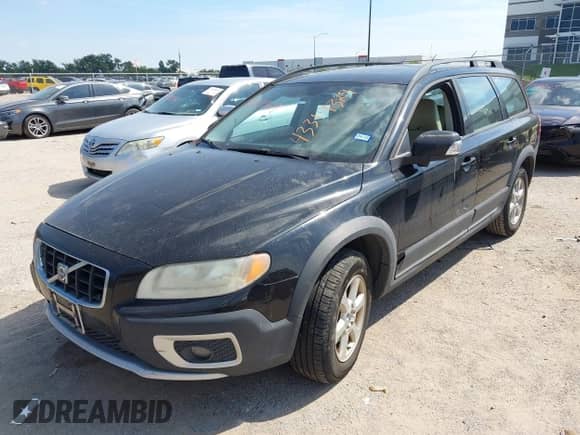 2008 Volvo XC70 with VIN YV4BZ982181039174, listed as a IAAI auction lot 43319329 with 210,982 mi miles and . Bid and sale history available at DreamBid. Image 2.