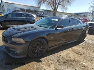 2013 Dodge Charger SRT-8 Super Bee z VIN 2C3CDXGJ6DH563858, wystawiony jako Copart lot #44337315 z przebiegiem 127 716 mil mil oraz Szkoda całkowita • Salvage title. Historia ofert i sprzedaży dostępna na DreamBid. Obrazek 1.