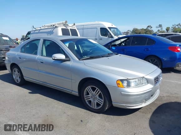 2009 Volvo S60 2.5T with VIN YV1RS592092737620, listed as a IAAI auction lot 42393322 with 232,520 mi miles and . Bid and sale history available at DreamBid. Image 1.