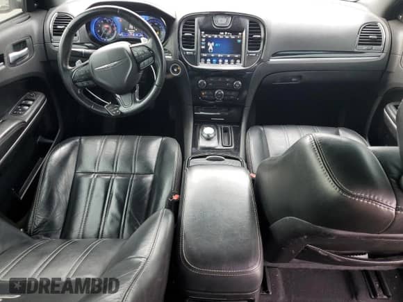 2019 Chrysler 300 S с VIN 2C3CCABGXKH697619, выставлен на аукционе Copart как лот 70535735 с пробегом 119 571 миль миль и Списание • Salvage title. История ставок и продаж доступна на DreamBid. Изображение 8.