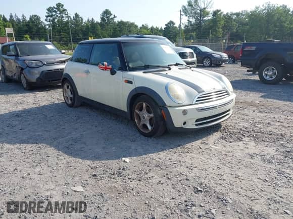 2006 MINI Hardtop with VIN WMWRC33506TK18077, listed as a IAAI auction lot 42583190 with 170,819 mi miles and . Bid and sale history available at DreamBid. Image 1.