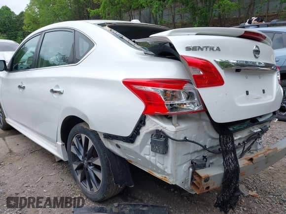 2017 Nissan Sentra SR z VIN 3N1AB7AP6HY400863, wystawiony jako IAAI lot #42268449 z przebiegiem 60 331 mil mil oraz . Historia ofert i sprzedaży dostępna na DreamBid. Obrazek 17.