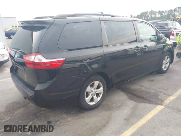 2017 Toyota Sienna LE Auto Access Seat с VIN 5TDKZ3DC4HS879967, выставлен на аукционе IAAI как лот 42680163 с пробегом 136 047 миль миль и . История ставок и продаж доступна на DreamBid. Изображение 4.