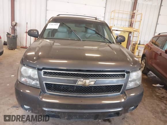 2011 Chevrolet Suburban LT с VIN 1GNSKJE35BR139526, выставлен на аукционе IAAI как лот 43467989 с пробегом 237 685 миль миль и . История ставок и продаж доступна на DreamBid. Изображение 12.