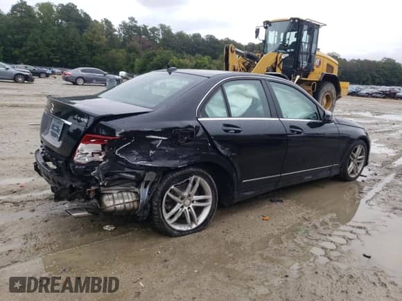 2014 Mercedes-Benz C 300 Sport z VIN WDDGF8AB5EA963916, wystawiony jako Copart lot #71357175 z przebiegiem 95 711 mil mil oraz Szkoda całkowita • Salvage title. Historia ofert i sprzedaży dostępna na DreamBid. Obrazek 3.