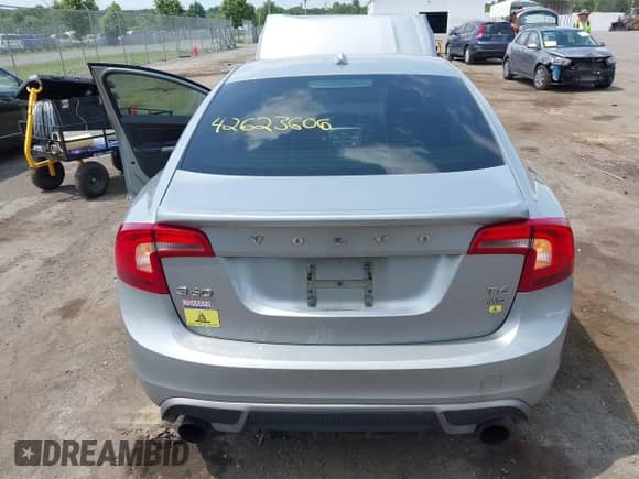 2013 Volvo S60 T6 R-Design Platinum с VIN YV1902FH6D2196210, выставлен на аукционе IAAI как лот 42623606 с пробегом 335 031 миль миль и . История ставок и продаж доступна на DreamBid. Изображение 16.