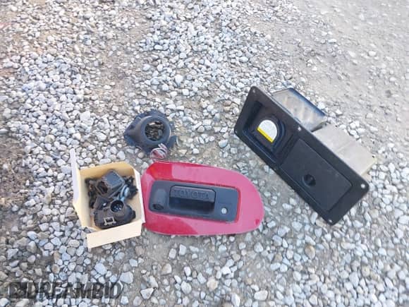 2019 Toyota Tacoma SR5 with VIN 3TMDZ5BN3KM074364, listed as a IAAI auction lot 43431389 with 105,380 mi miles and . Bid and sale history available at DreamBid. Image 12.