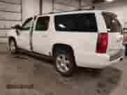 2010 Chevrolet Suburban LT z VIN 1GNUKJE32AR272865, wystawiony jako IAAI lot #43260380 z przebiegiem 167 294 mil mil oraz . Historia ofert i sprzedaży dostępna na DreamBid. Obrazek 3.