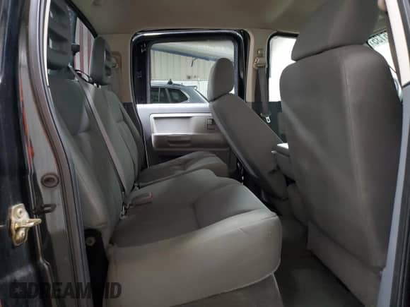 2006 Dodge Dakota SLT z VIN 1D7HW48K06S508602, wystawiony jako Copart lot #57176135 z przebiegiem 121 007 mil mil oraz Szkoda całkowita • Salvage title. Historia ofert i sprzedaży dostępna na DreamBid. Obrazek 10.