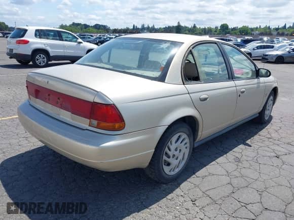 1999 Saturn SL z VIN 1G8ZK5275XZ283178, wystawiony jako IAAI lot #42303549 z przebiegiem 216 776 mil mil oraz . Historia ofert i sprzedaży dostępna na DreamBid. Obrazek 4.