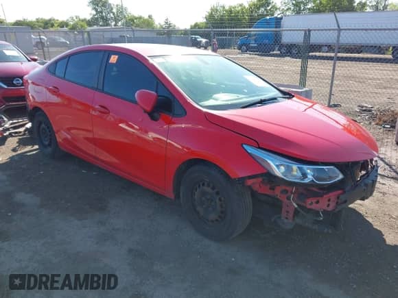 2019 Chevrolet Cruze z VIN 1G1BJ5SM4K7102066, wystawiony jako IAAI lot #42308902 z przebiegiem 76 024 mil mil oraz . Historia ofert i sprzedaży dostępna na DreamBid. Obrazek 1.