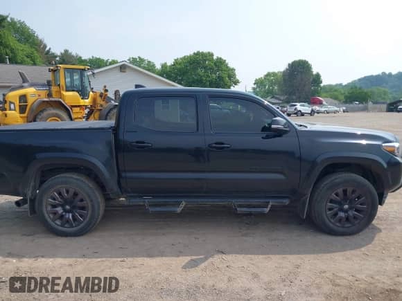2022 Toyota Tacoma Limited with VIN 3TMGZ5AN6NM503824, listed as a IAAI auction lot 42416566 with 48,561 mi miles and . Bid and sale history available at DreamBid. Image 13.