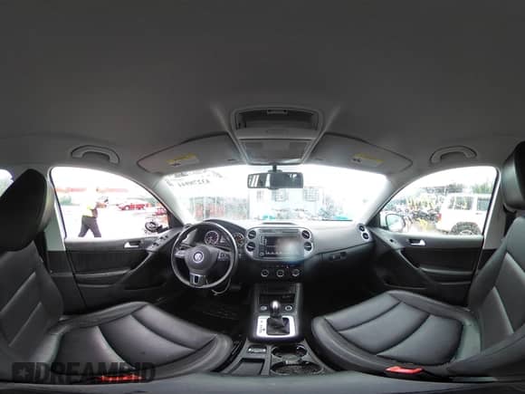 2017 Volkswagen Tiguan S с VIN WVGBV7AX9HK016742, выставлен на аукционе IAAI как лот 43278944 с пробегом 85 243 миль миль и . История ставок и продаж доступна на DreamBid. Изображение 19.