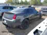 2021 Chrysler 300 S z VIN 2C3CCABT9MH515876, wystawiony jako IAAI lot #43245438 z przebiegiem 45 238 mil mil oraz . Historia ofert i sprzedaży dostępna na DreamBid. Obrazek 4.