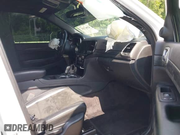 2019 Jeep Grand Cherokee Laredo E z VIN 1C4RJFAG3KC558882, wystawiony jako IAAI lot #42567252 z przebiegiem Nie podano mil oraz . Historia ofert i sprzedaży dostępna na DreamBid. Obrazek 5.