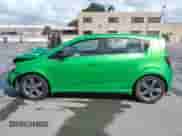 2015 Chevrolet Sonic RS z VIN 1G1JG6SB2F4170274, wystawiony jako IAAI lot #41814307 z przebiegiem 132 246 mil mil oraz . Historia ofert i sprzedaży dostępna na DreamBid. Obrazek 14.