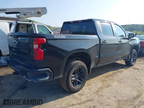 2024 Chevrolet Silverado 1500 Custom Trail Boss z VIN 3GCUDCE84RG425834, wystawiony jako IAAI lot #42396212 z przebiegiem 16 564 mil mil oraz . Historia ofert i sprzedaży dostępna na DreamBid. Obrazek 4.
