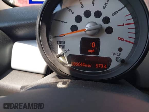 2013 MINI Hardtop с VIN WMWSU3C5XDT374901, выставлен на аукционе IAAI как лот 43326275 с пробегом 86 644 миль миль и . История ставок и продаж доступна на DreamBid. Изображение 7.