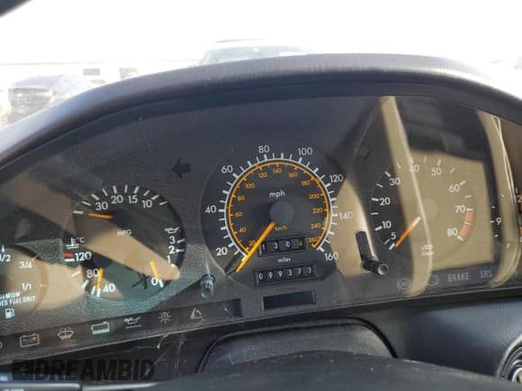 1990 Mercedes-Benz 300 z VIN WDBFA61E2LF005849, wystawiony jako Copart lot #52911565 z przebiegiem 99 373 mil mil oraz Czysty tytuł • Clean title. Historia ofert i sprzedaży dostępna na DreamBid. Obrazek 9.