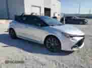 2024 Toyota Corolla XSE z VIN JTNC4MBE7R3220759, wystawiony jako Copart lot #59930815 z przebiegiem 18 691 mil mil oraz Szkoda całkowita • Salvage title. Historia ofert i sprzedaży dostępna na DreamBid. Obrazek 4.