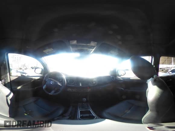 2023 Toyota Tacoma SR z VIN 3TMCZ5ANXPM580486, wystawiony jako IAAI lot #43248259 z przebiegiem 38 431 mil mil oraz . Historia ofert i sprzedaży dostępna na DreamBid. Obrazek 19.